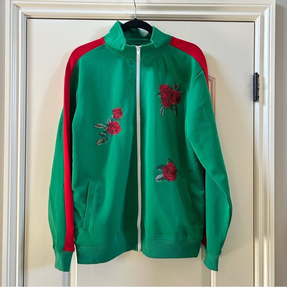 Bleecker & Mercer Full Zip Jacket with embroidered roses Size M
Red and Green